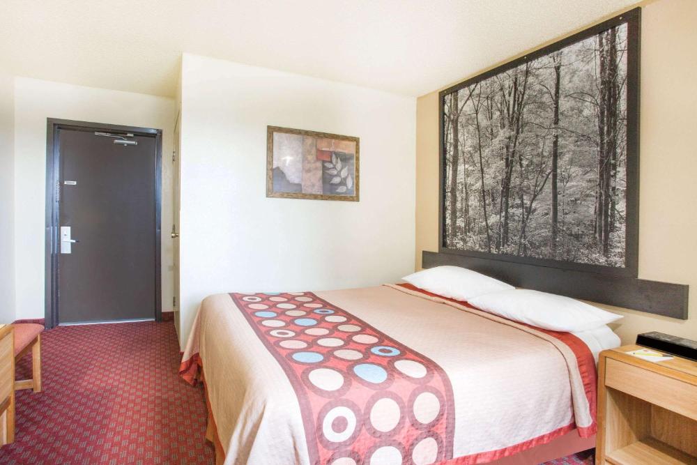 Queen Room - Mobility Access/Non-Smoking interior