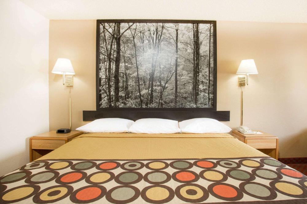 King Room - Non-Smoking interior